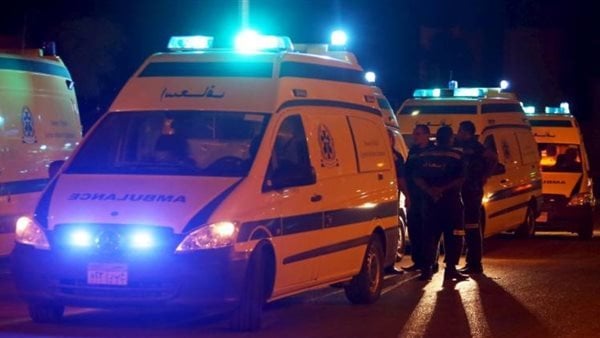 إصابة 9 أشخاص في اصطدام ميكروباص برصيف طريق الفيوم الصحراوي