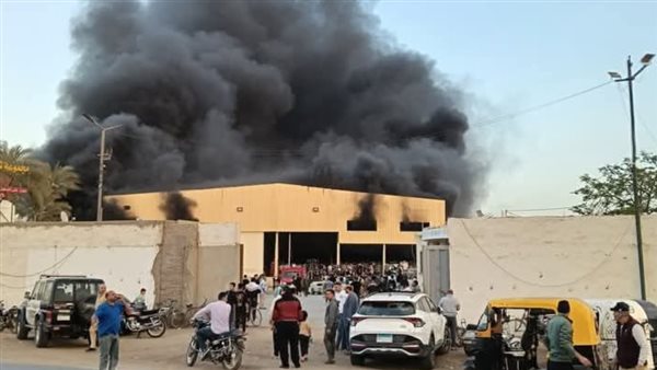 نشوب حريق هائل داخل ثلاجة بطاطس بالبحيرة