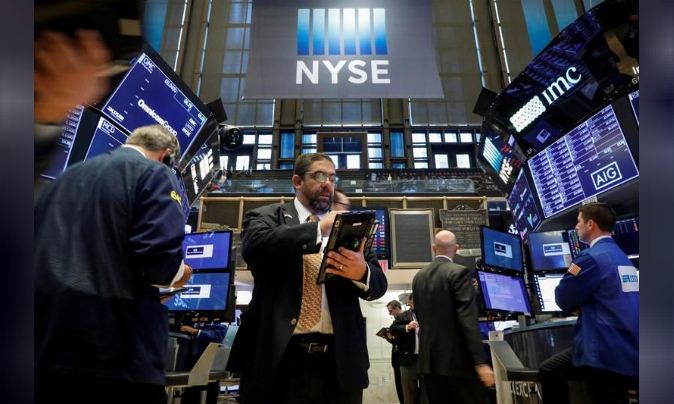 ارتفاع مؤشرات الأسهم الأمريكية مع تراجع المخاوف بشأن تباطؤ تقدم الذكاء الاصطناعي