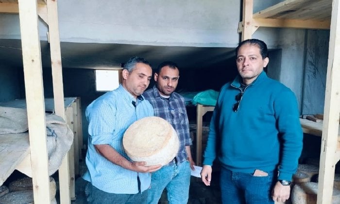 ضبط 120 طن سلع غذائية مجهولة المصدر ومنتهية الصلاحية في البحيرة