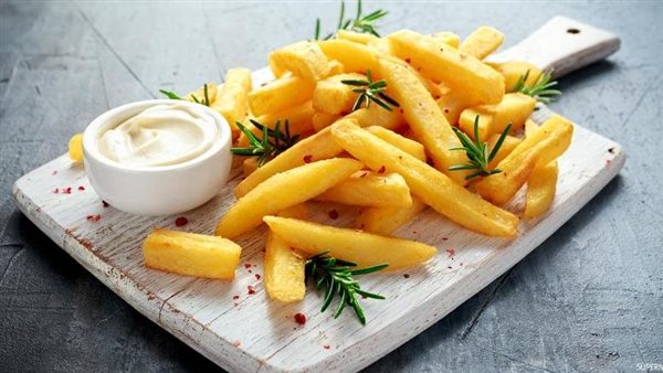 طريقة عمل البطاطس المقرمشة بصوص الجبن