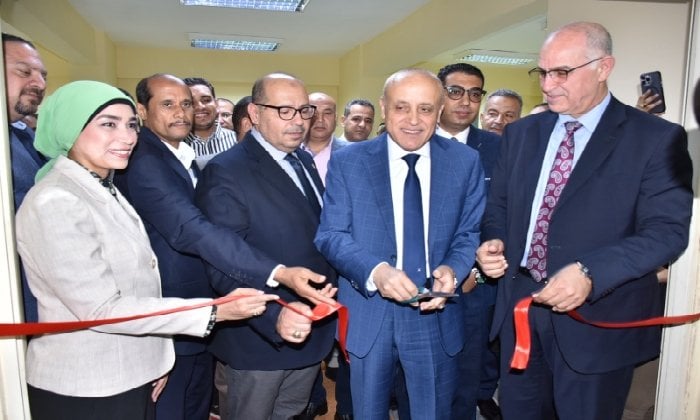 محافظ الأقصر يفتتح أول حمام سباحة أوليمبي