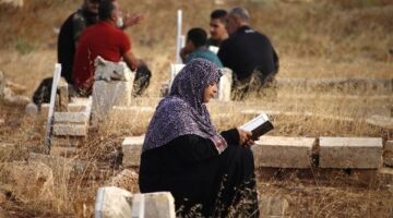 هل زيارة قبر المتوفي يوم الجمعة بدعة؟.. الإفتاء تكشف