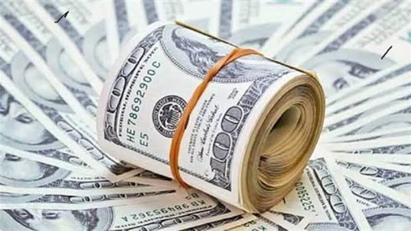 الدولار يحقق مكاسب للأسبوع الثالث على التوالي مع تراجع مخاوف الحرب التجارية