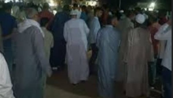 تشييع جثمان مهندسة ونجلها بالفيوم توفيا في حريق خط غاز أكتوبر