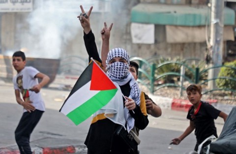 علم فلسطين بالقدس الغربية.. حكاية حي يهودي مناهض للصهيونية
