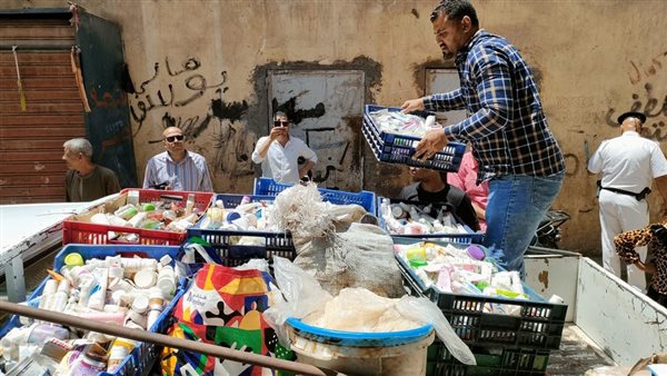 ضبط 11 طن أدوية ومكملات غذائية منتهية الصلاحية داخل مخزن في إمبابة