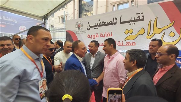 عبدالمحسن سلامة يسجل في كشوف عمومية الصحفيين