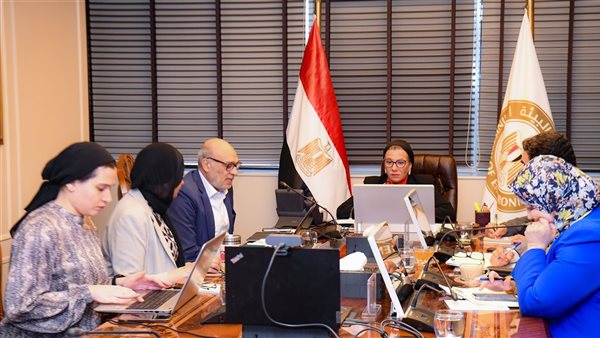 وزيرة البيئة تعقد اجتماعا موسعا لمتابعة برنامج المنح الصغيرة
