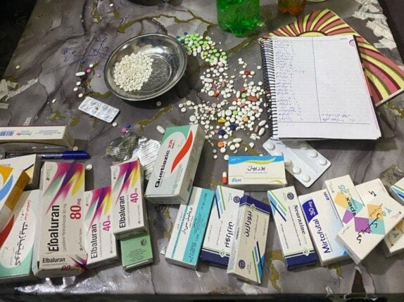 «أدوية مخدرة ونفايات خطرة».. ضبط 5 مراكز لعلاج الإدمان غير مرخصة بالفيوم