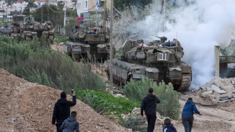 الجيش الإسرائيلي يهاجم فلسطينيين حاولوا الوصول لمنازلهم بطولكرم ونور شمس