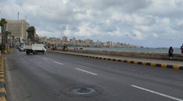 انخفاض درجات الحرارة.. وارتفاع أمواج البحر بالإسكندرية