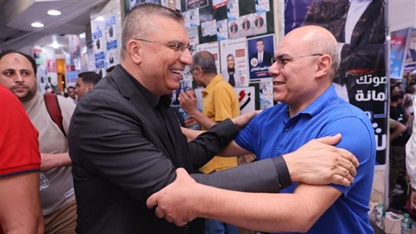 عمرو الليثي يدلي بصوته في انتخابات نقابة الصحفيين