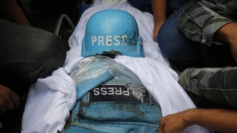 صحفيو مصر يقفون حدادا على “شهداء” الصحافة بفلسطين ويرفضون تهجير غزة