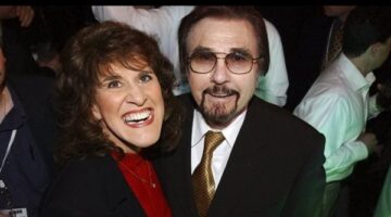 وفاة الممثلة الأمريكية بوزي بطلة مسلسل "Laugh-In"، عن عمر 88 عامًا