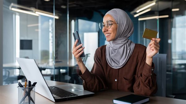 هل يحق للزوج منع زوجته من العمل؟ الإفتاء تجيب