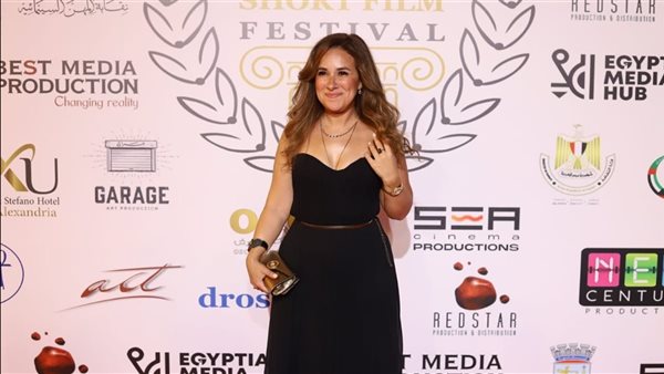 لجان تحكيم مهرجان الإسكندرية على السجادة الحمراء بحفل الختام.. أبرزهم شيري عادل وناهد السباعي