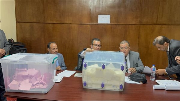 بدء عمليات فرز أصوات الناخبين بانتخابات نقابة الصحفين بالإسكندرية