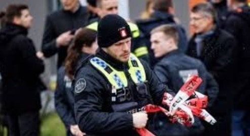 سيارة تقتحم حشدًا من المارة فى شتوتجارت.. والشرطة الألمانية تكشف التفاصيل