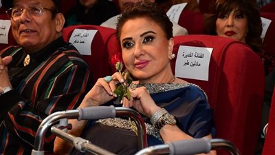 بعد ظهورها تتكئ على مشاية.. مادلين طبر تكشف تفاصيل حالتها: رجلي وارمة وماشية بالمسكنات |خاص