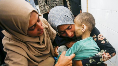 إبادة مستمرة.. استشهاد طفلة جراء سوء التغذية والجفاف بغزة