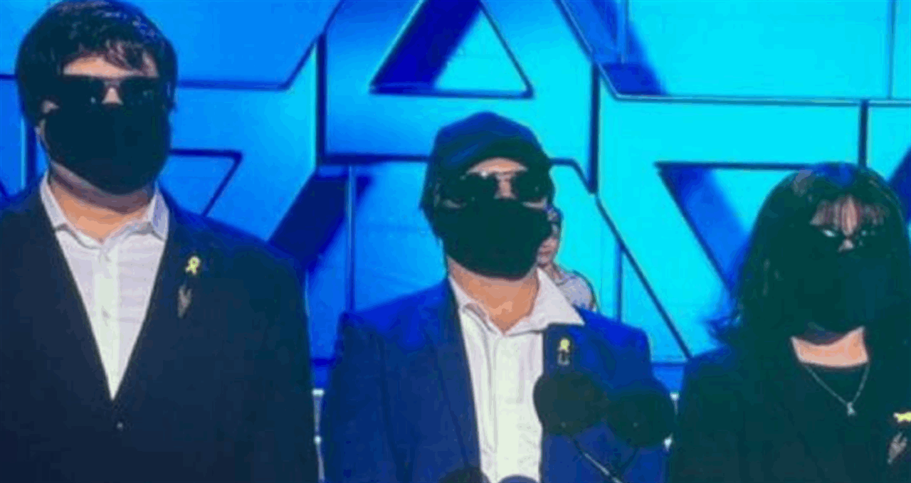 ظهور منفّذي &quot;عمليّة البيجر&quot; علناً للمرّة الأولى (فيديو)