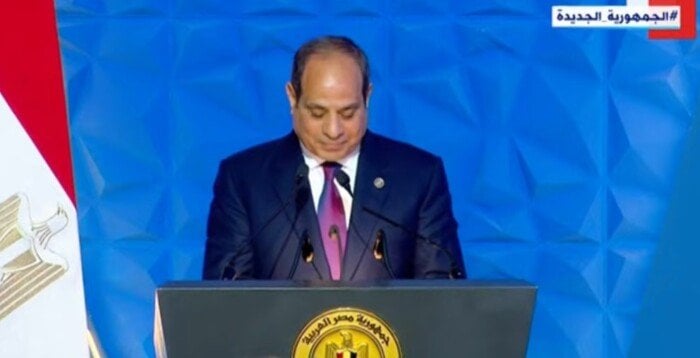 عاجل| الرئيس السيسي يعلن توقيعه على إصدار قانون العمل الجديد