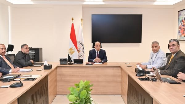 وزير الري يبحث موقف مشروع الإدارة الذكية للموارد المائية بقطاع الزراعة في مصر