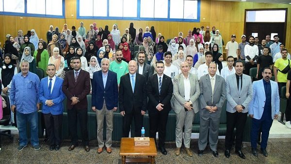 رئيس جامعة سوهاج يشهد ندوة حول الذكاء الاصطناعي وإنترنت الأشياء
