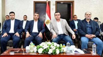 وزير الإسكان يعقد اجتماعًا بمقر جهاز مدينة السويس الجديدة لمتابعة المشروعات التنموية بالمدينة