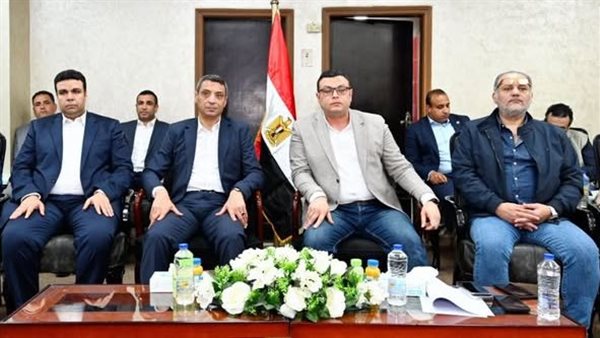 وزير الإسكان يعقد اجتماعًا بمقر جهاز مدينة السويس الجديدة لمتابعة المشروعات التنموية بالمدينة