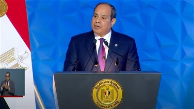 الرئيس السيسي من قلب السويس: تحية لعمال مصر.. شركاء البناء والتقدم