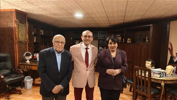 محمد فاضل وفردوس عبد الحميد يشاهدان “فارس يكشف المستور”