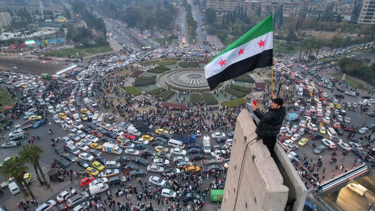 "نشدد على ضرورة الحفاظ على وحدة وسيادة سوريا".. بيان لحزب الله! "نشدد على ضرورة الحفاظ على وحدة وسيادة سوريا".. بيان لحزب الله!