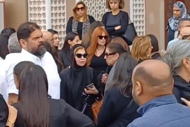 انهيار نجوم الفن في جنازة المنتج وليد مصطفى زوج كارول سماحة «صور»