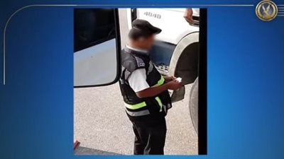 الداخلية: فيديو تجاوز فرد شرطة على طريق سريع يعود لعام مضى وتم إنهاء خدمته
