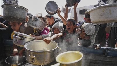 بعيداً عن سيطرة "حماس".. إسرائيل وأمريكا تتفقان على آلية توزيع المساعدات في غزة