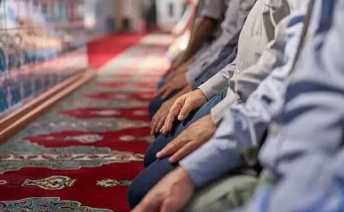 موعد أذان الظهر.. مواقيت الصلاة غدًا الأحد 4 مايو 2025