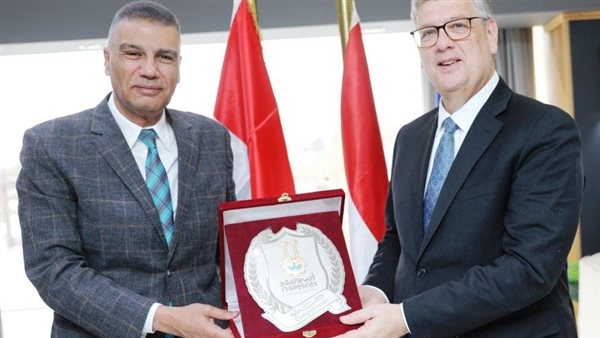 محافظ أسوان يستعرض الفرص الإستثمارية بمختلف القطاعات