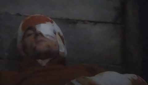 حماس تنشر فيديو يظهر رهينة اسرائيليا جريحا أصيب في قصف إسرائيلي على غزة (فيديو)