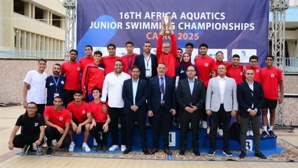 منتخب الناشئين للسباحة يحصد 30 ميدالية ويفوز بالبطولة الإفريقية في القاهرة