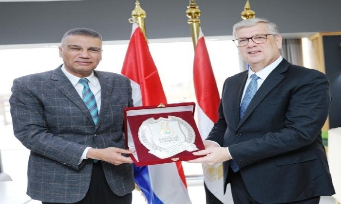 محافظ أسوان يستعرض الفرص الاستثمارية الواعدة أمام سفير هولندا
