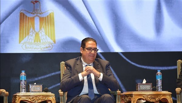 رئيس جامعة القاهرة: معارض التوظيف جسر أساسي يربط الطلاب والخريجين بأرباب العمل رئيس جامعة القاهرة: معارض التوظيف جسر أساسي يربط الطلاب والخريجين بأرباب العمل
