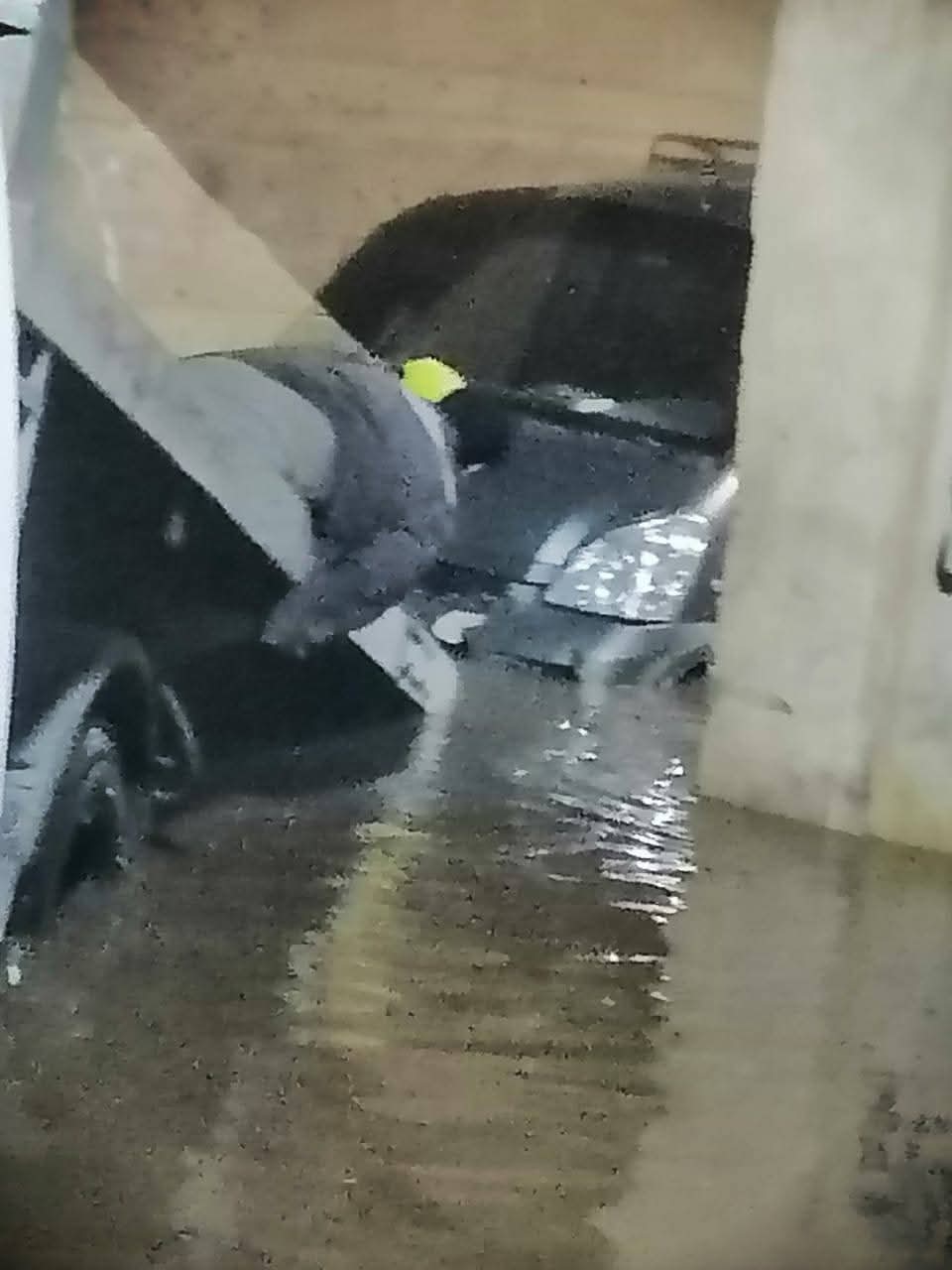 إنقاذ سيارة عالقة داخل نفق بالمنوفية بسبب شدة الأمطار