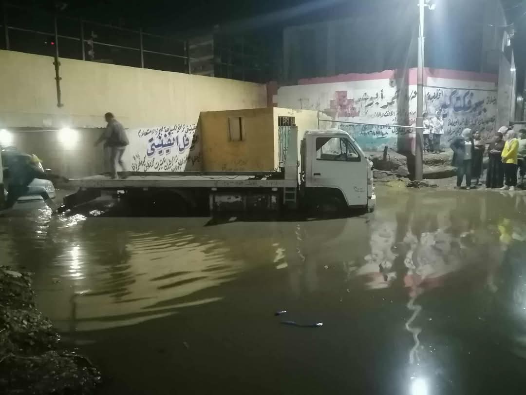 إنقاذ سيارة عالقة داخل نفق بالمنوفية بسبب شدة الأمطار