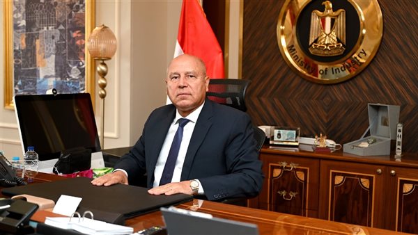 وزير الصناعة يكشف رد فعل الرئيس السيسي عن أزمة "بلبن"