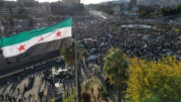 إعلام سوري: 4 انفجارات تهز ريف دير الزور الشرقي بالتزامن مع تحليق مكثف لطائرات حربية مجهولة