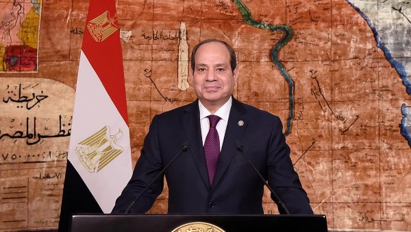 هدايا الرئيس السيسي لعمال مصر.. 5 أوامر رئاسية عاجلة للحكومة