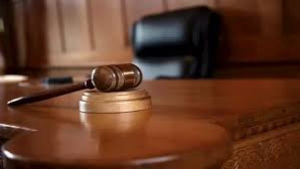 الحكم على 28 متهمًا أجبروا شابين على ارتداء ملابس نسائية بالصف .. غدًا
