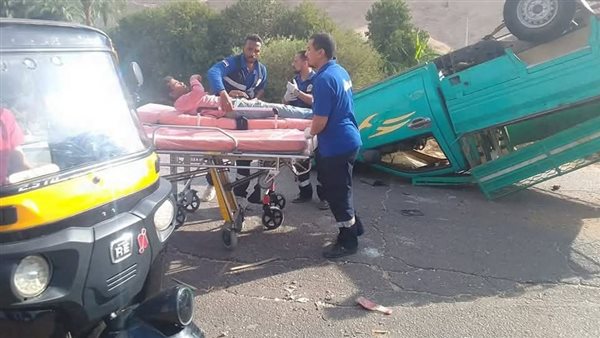 مصرع وإصابة 10 أشخاص في انقلاب سيارة ربع نقل بالمنيا
